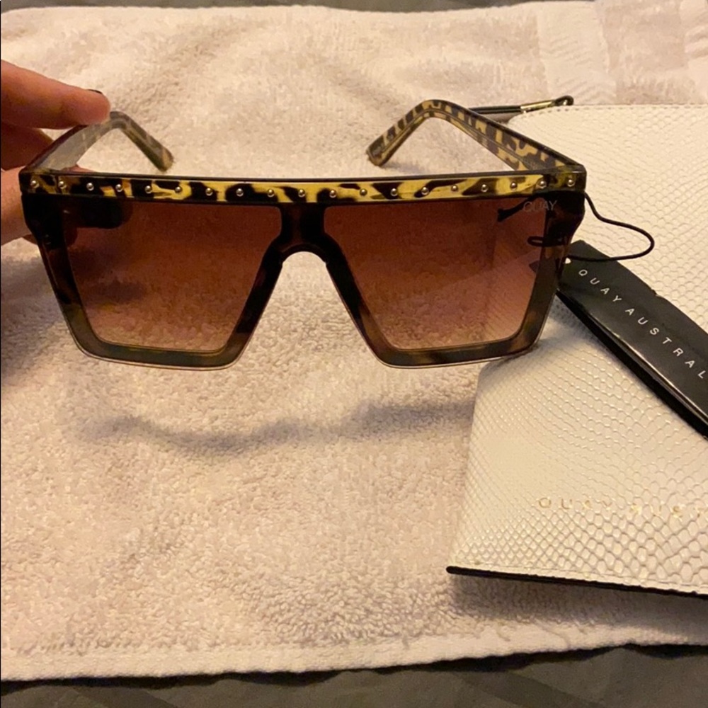 Quay Australia Hindsight sunglasses